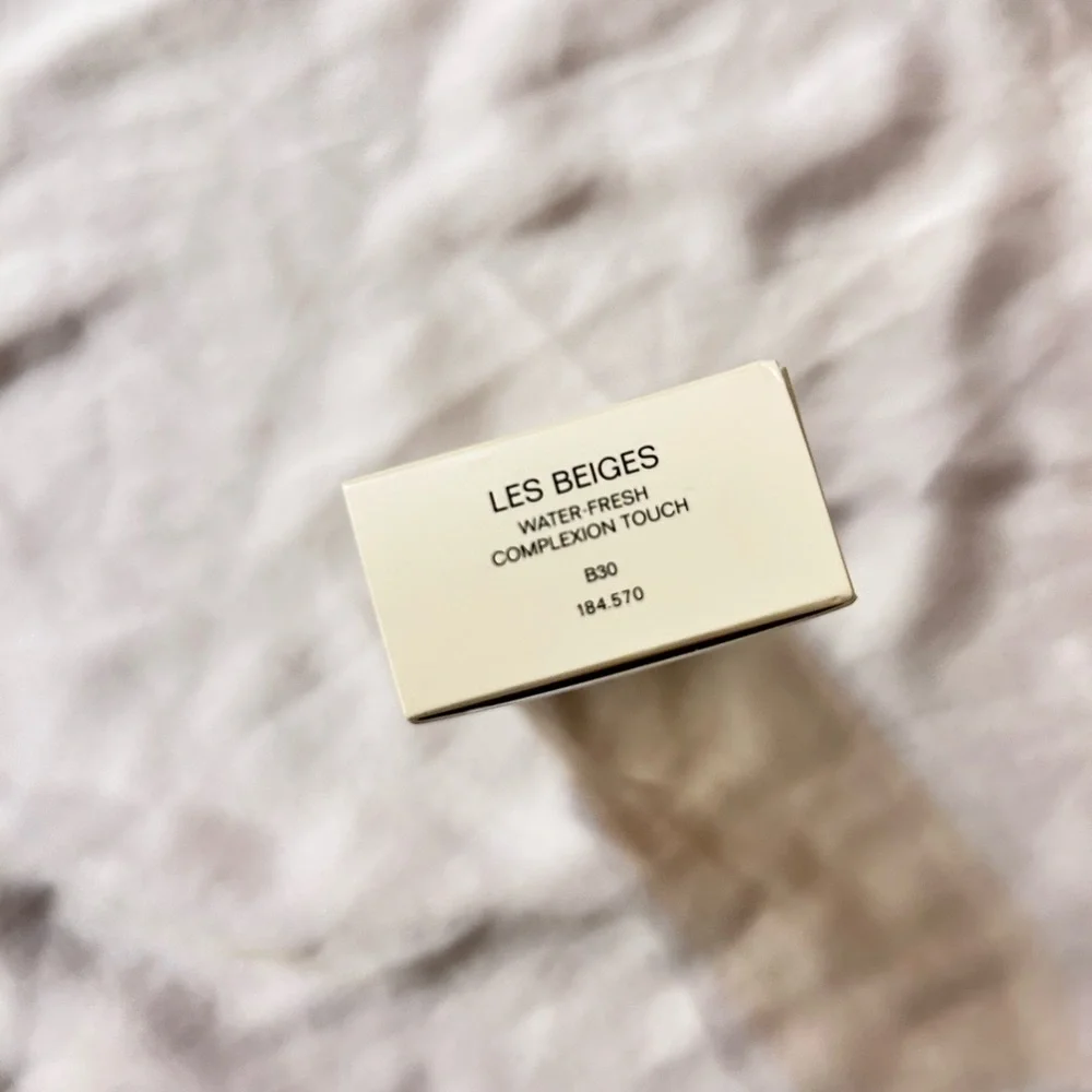 CHANEL Les Beiges Water-Fresh Concealer - Picture 4 of 8